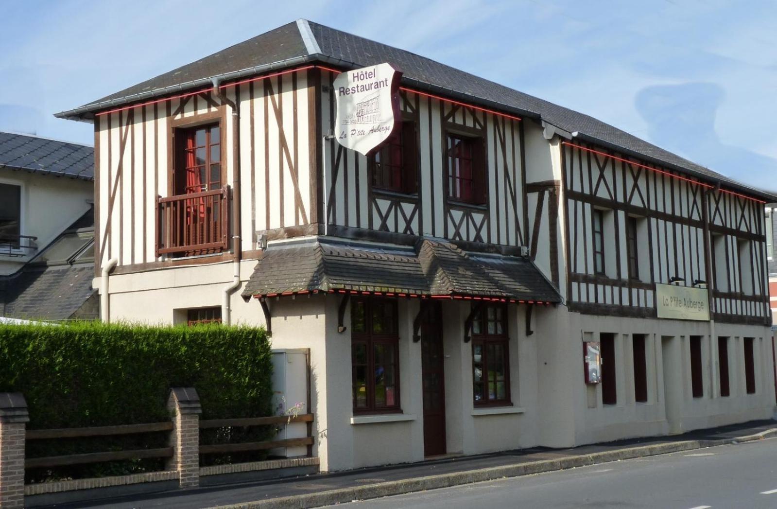 Hôtel-Restaurant La P'tite Auberge Lillebonne Exterior foto
