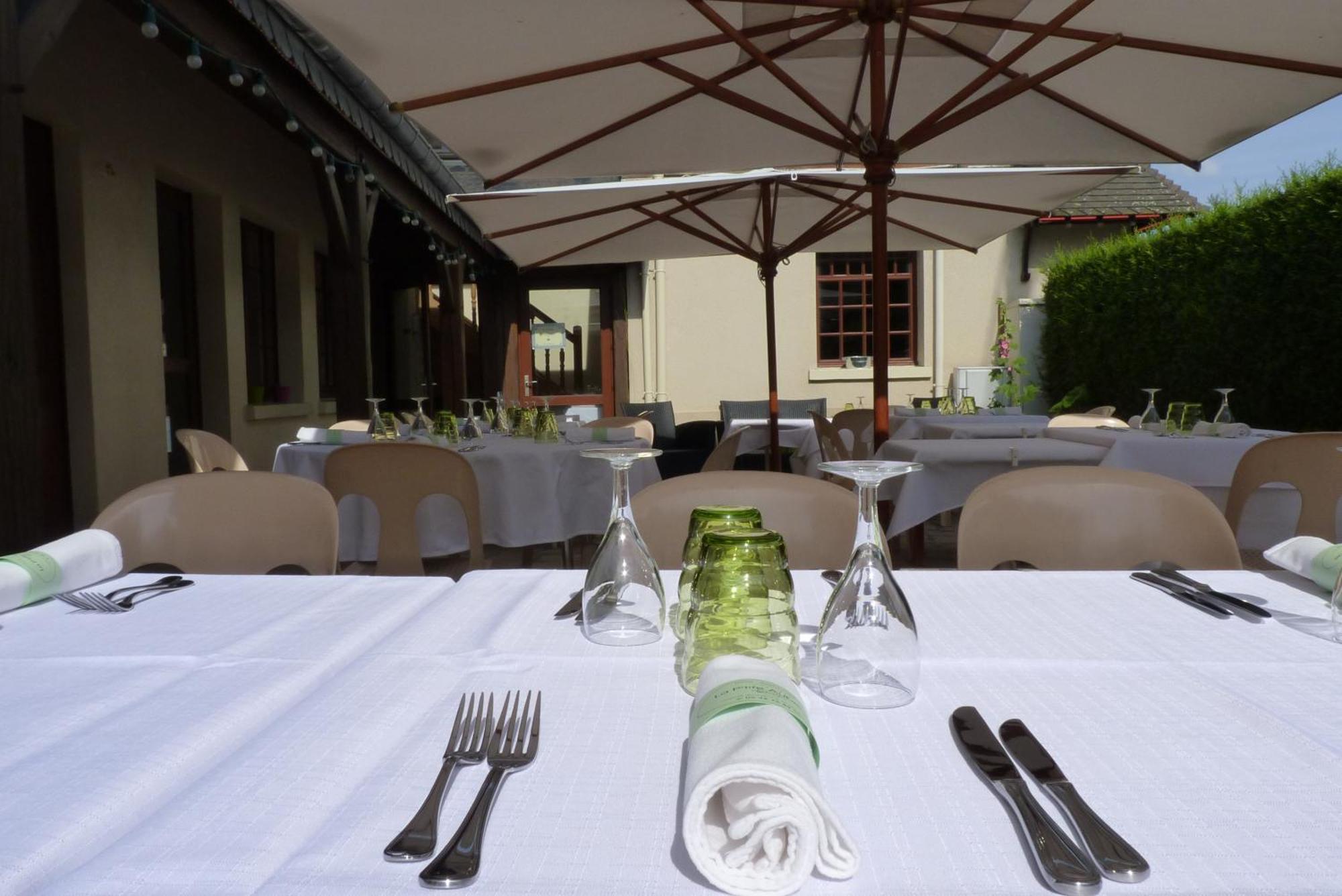 Hôtel-Restaurant La P'tite Auberge Lillebonne Exterior foto